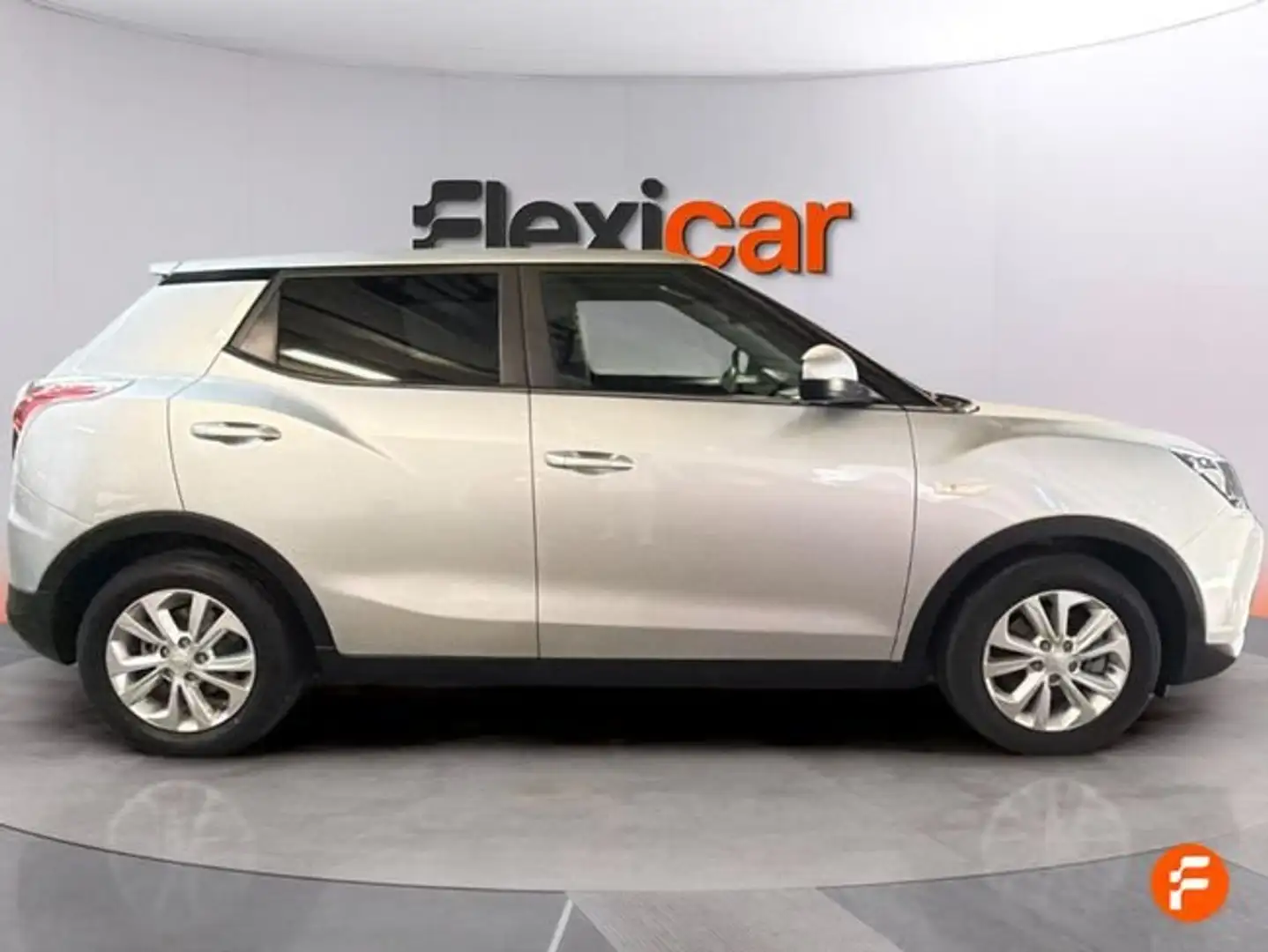 SsangYong Tivoli G15 Limited 4x2 Gris - 2