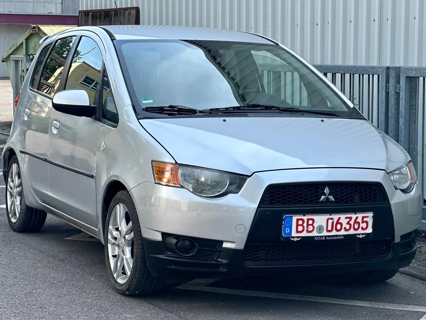 Mitsubishi Colt AUTOMATIK+EURO5+4TÜREN+TÜV+AHK+KLIMA Grau - 2