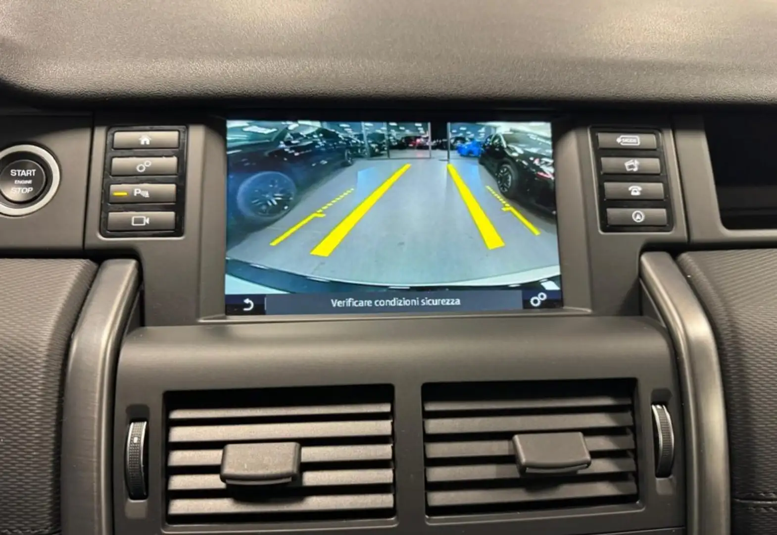 Land Rover Discovery Sport 2.0 TD4 150 CV HSE Bianco - 2