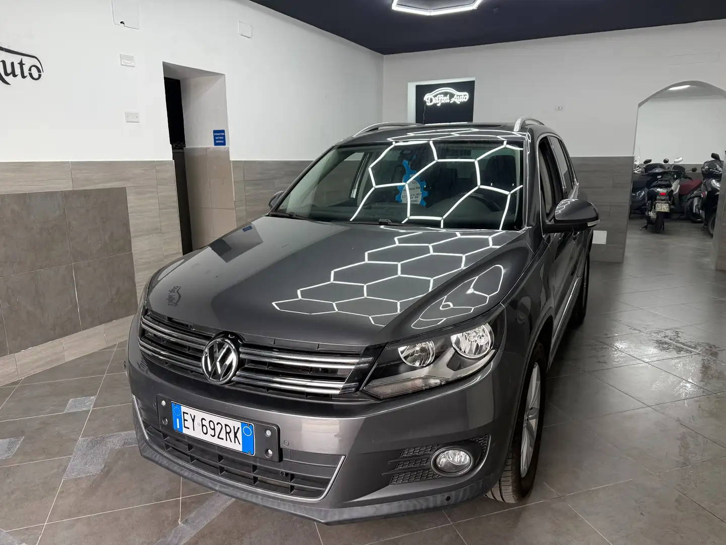 Volkswagen Tiguan Tiguan I 2011 2.0 tdi Sport Grigio - 2