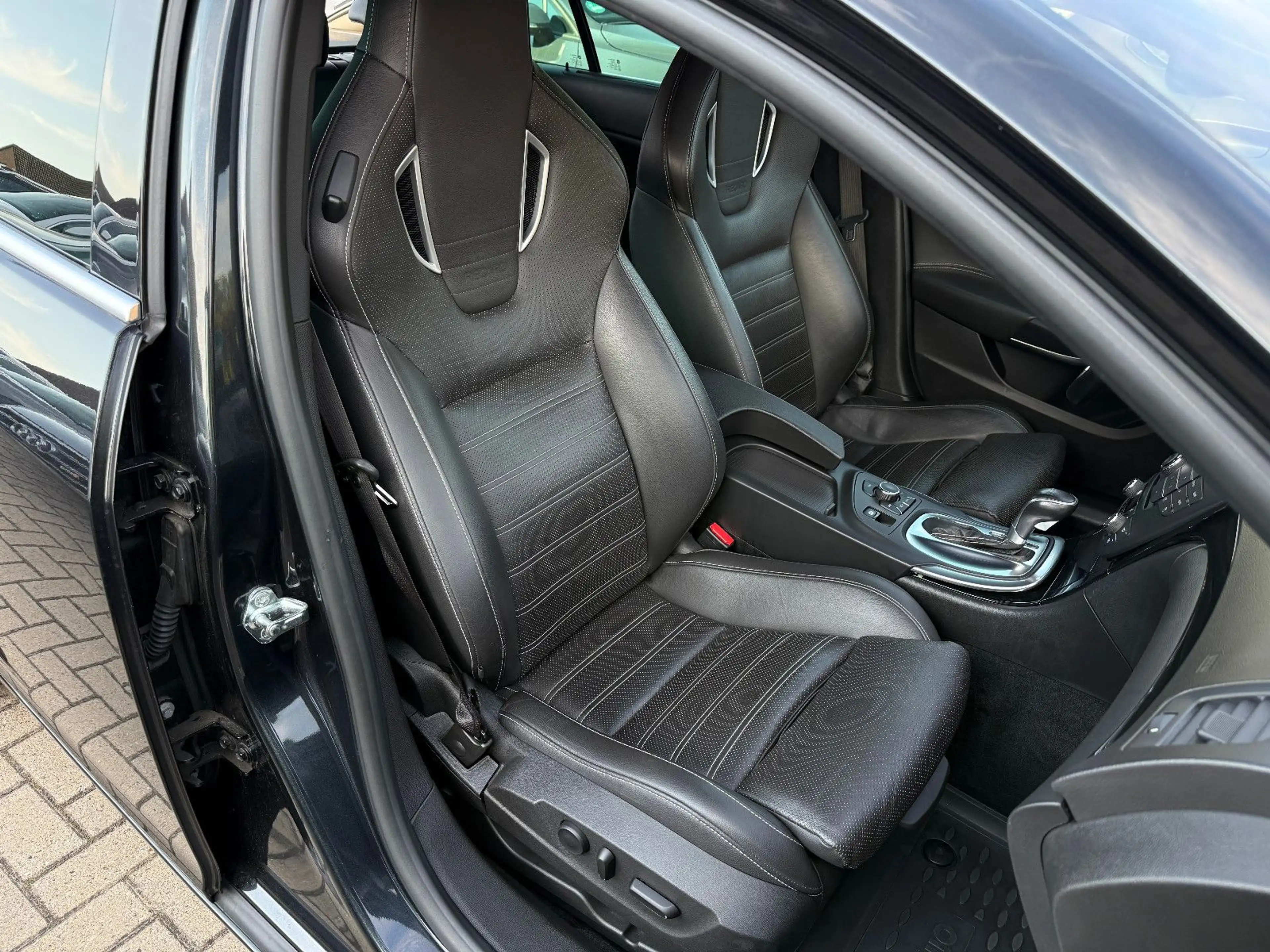Opel Insignia Limo OPC 4x4, Leder, Recaro, Brembo — photo 15
