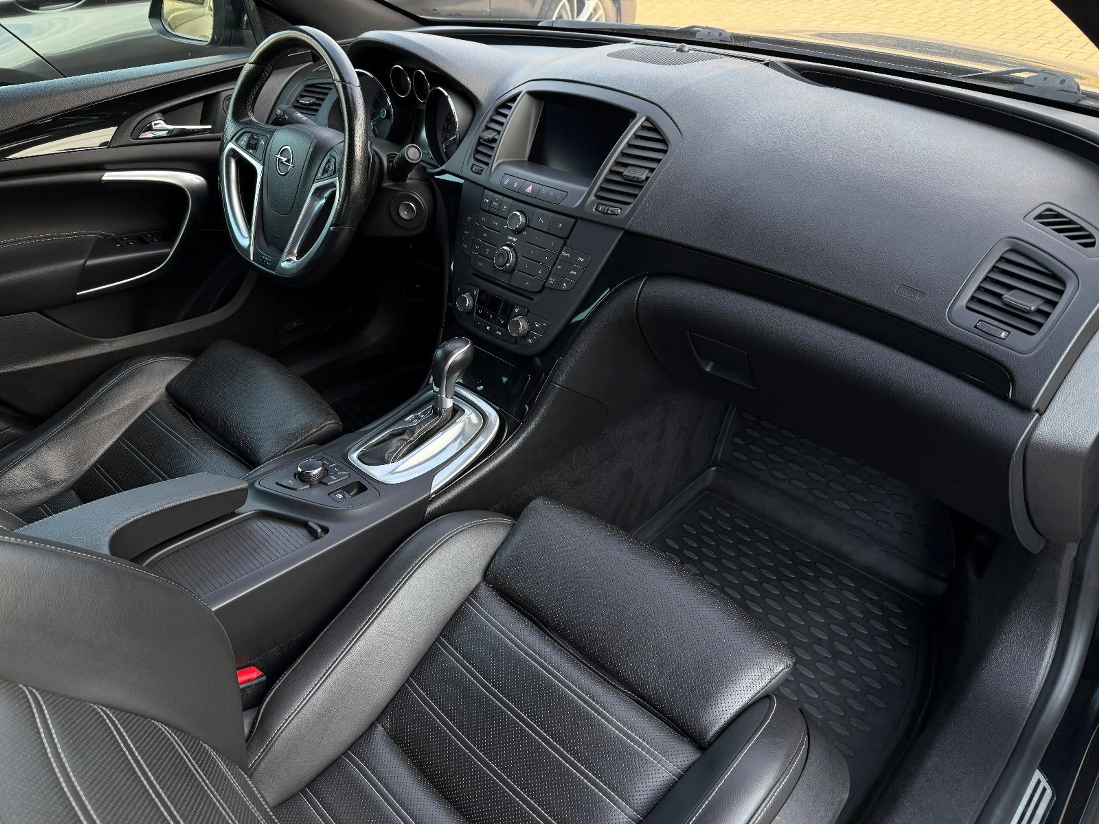 Opel Insignia Limo OPC 4x4, Leder, Recaro, Brembo — photo 14