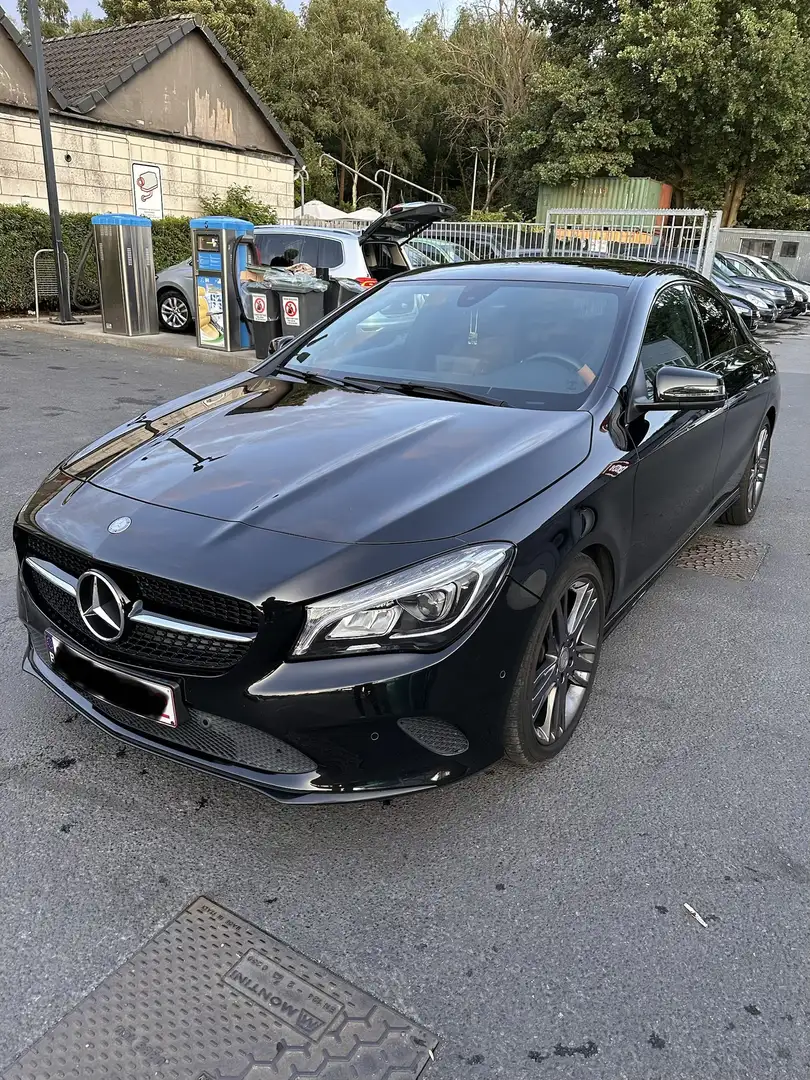 Mercedes-Benz CLA 180 Urban Zwart - 2