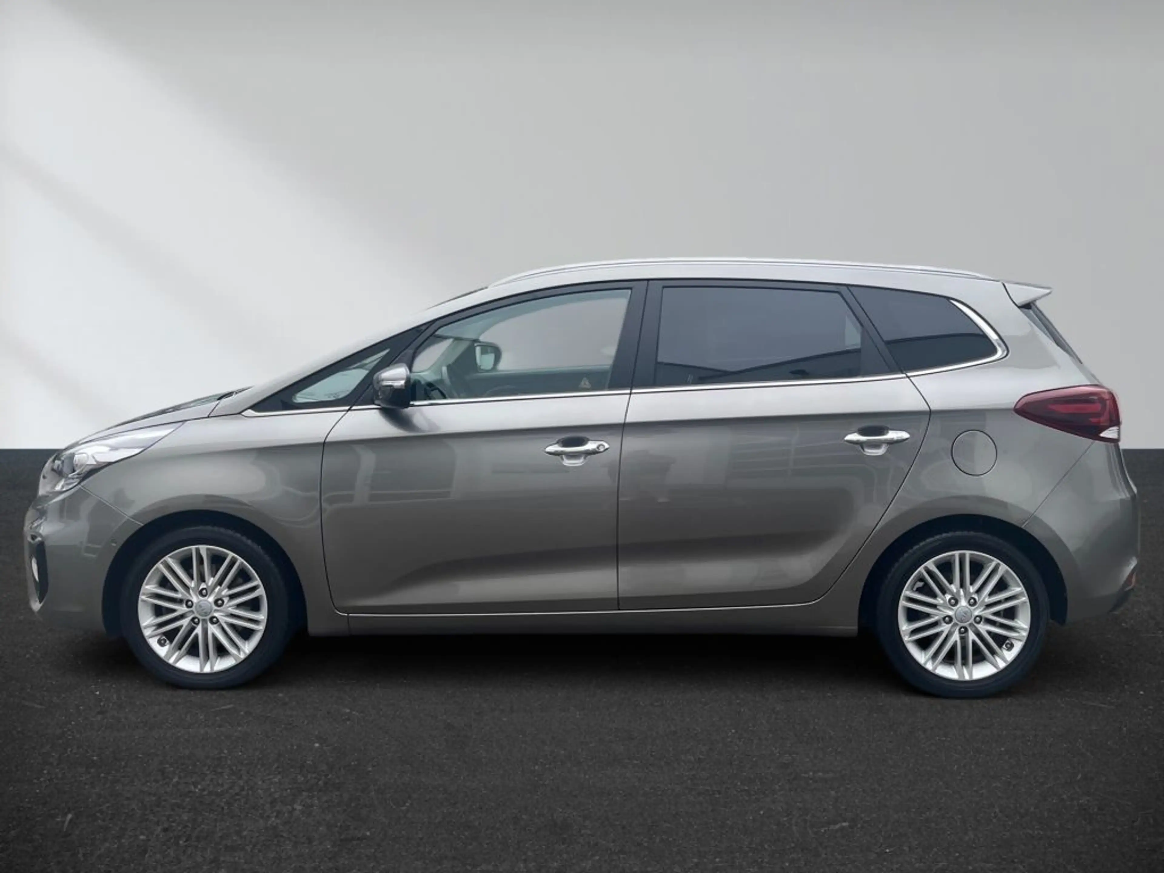 Kia Carens 2.0 GDI Vision — photo 9