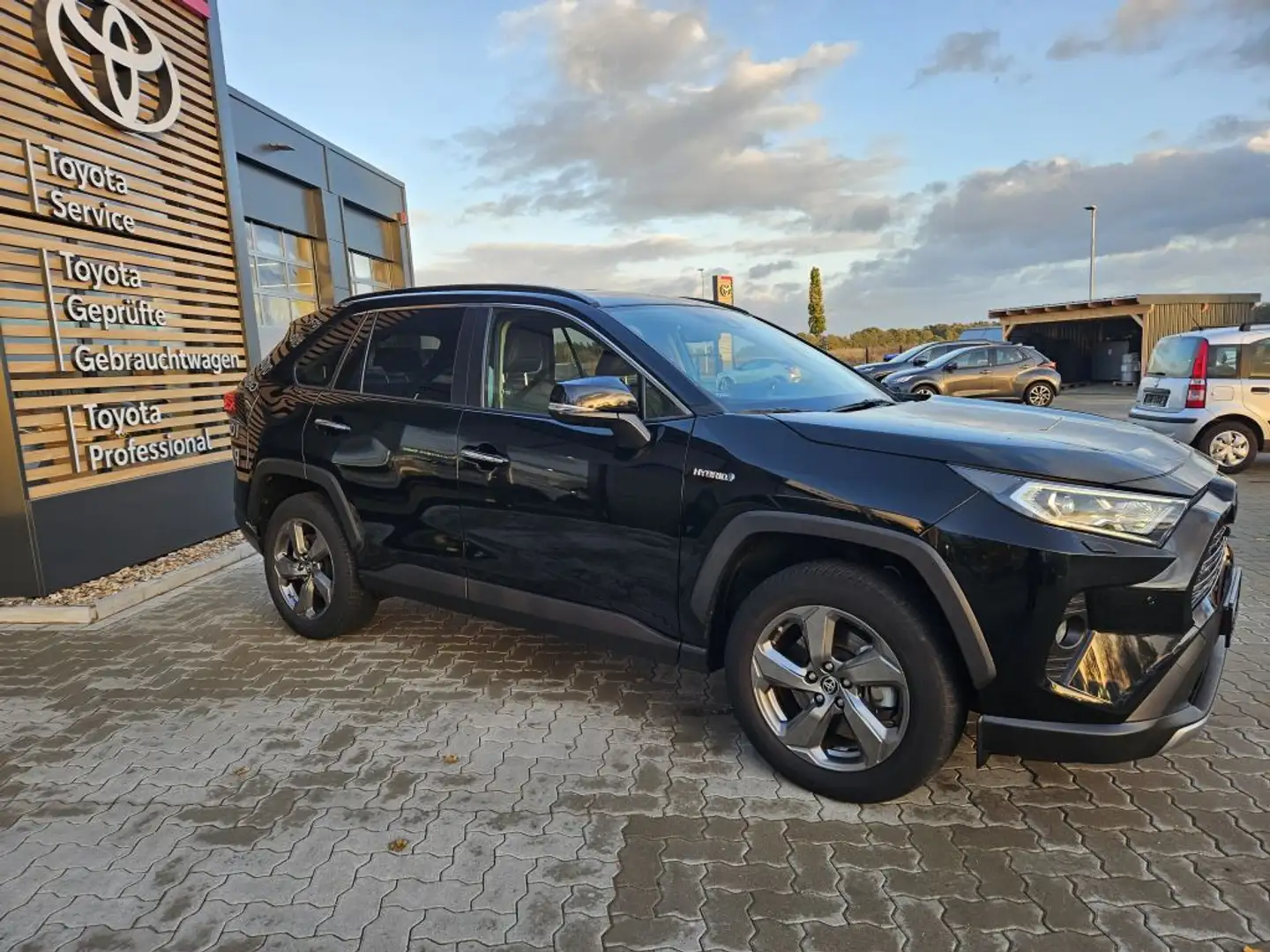 Toyota RAV 4 2.5 4x4 Hybrid Lounge mit AHK 1.650KG Nero - 2