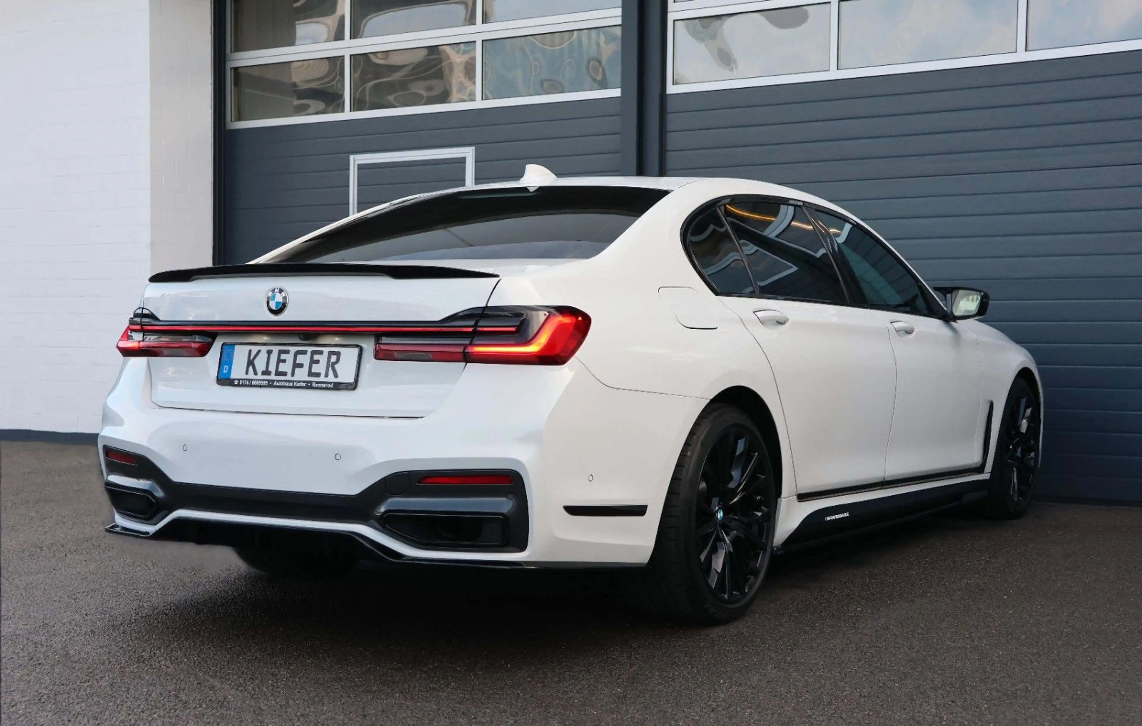 BMW 740 Li M/H&K/360/APPLE/SHZ/PANO/LUFT/Adapt.LED/20 — photo 7