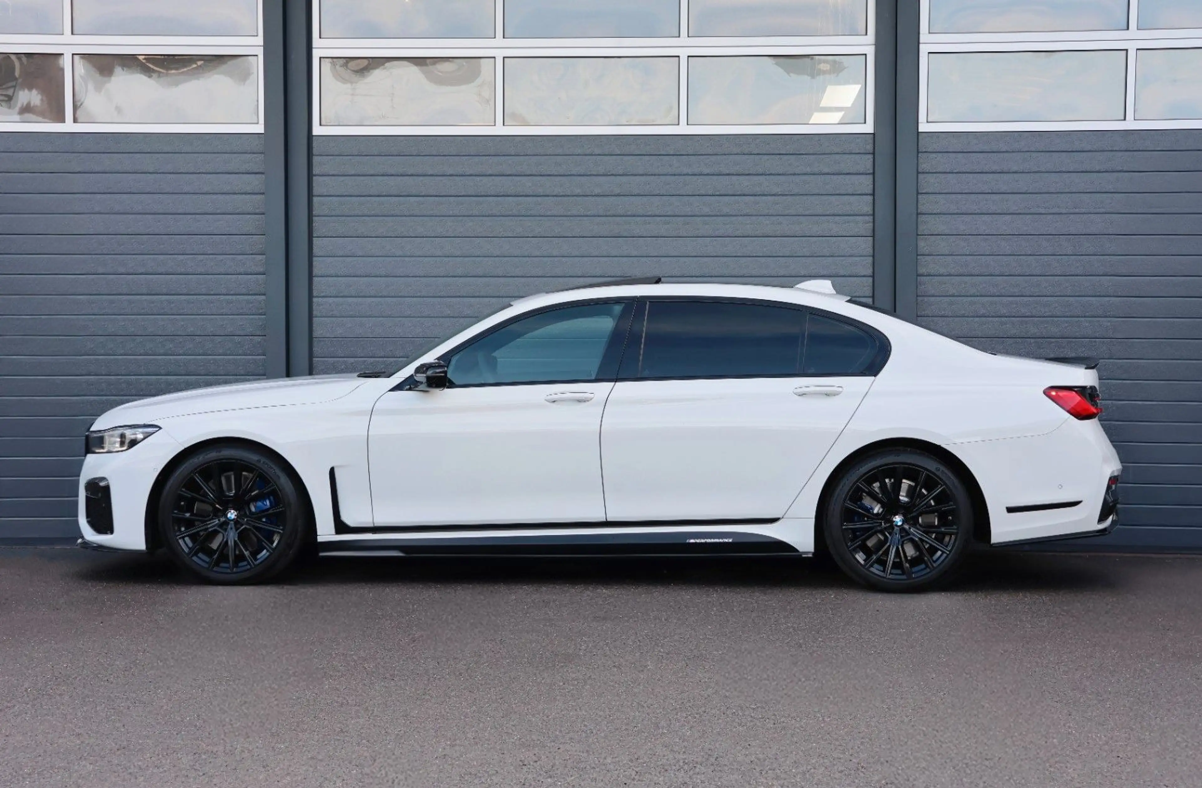 BMW 740 Li M/H&K/360/APPLE/SHZ/PANO/LUFT/Adapt.LED/20 — photo 4