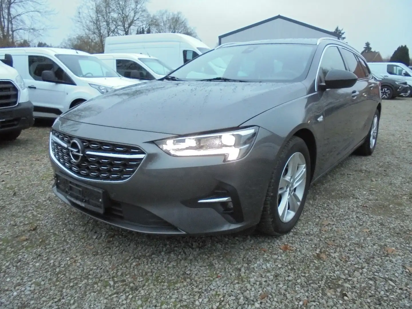 Opel Insignia 1.5 D Sports Tourer Business Automatik Grau - 1