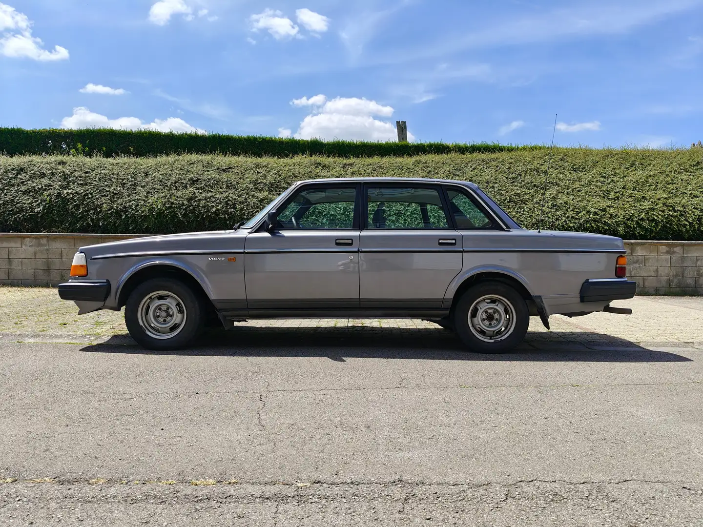 Volvo 240 244 GL Gris - 1