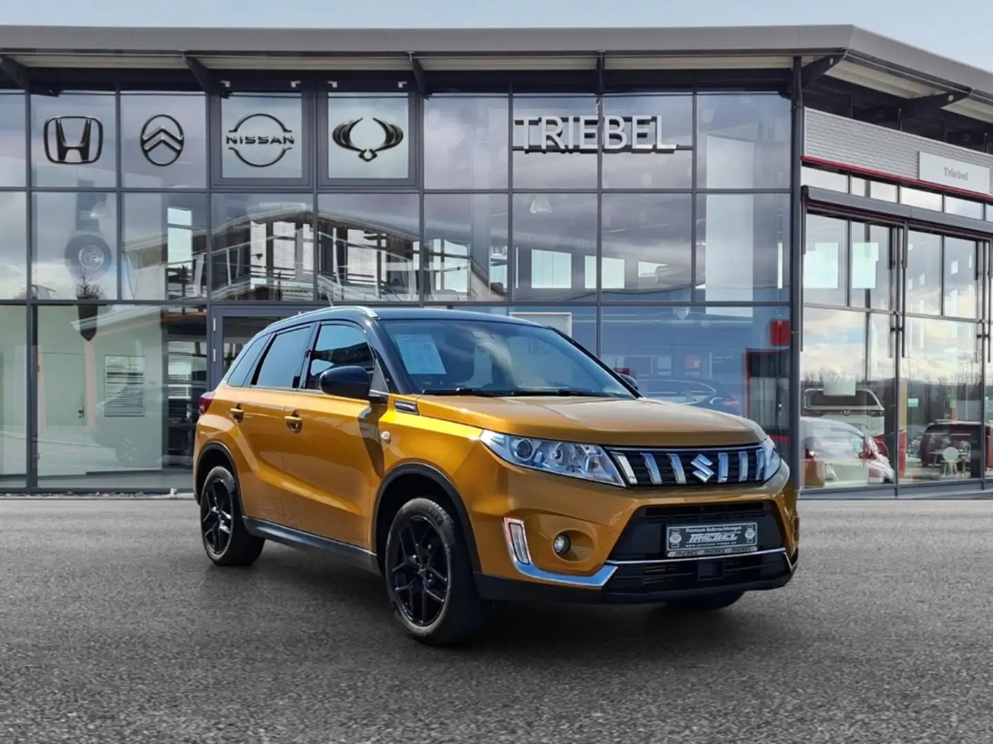 Suzuki Vitara Comfort 4x4  1,0T°AAC°Navi°SHZ°DAB°AHK° Желтый - 2