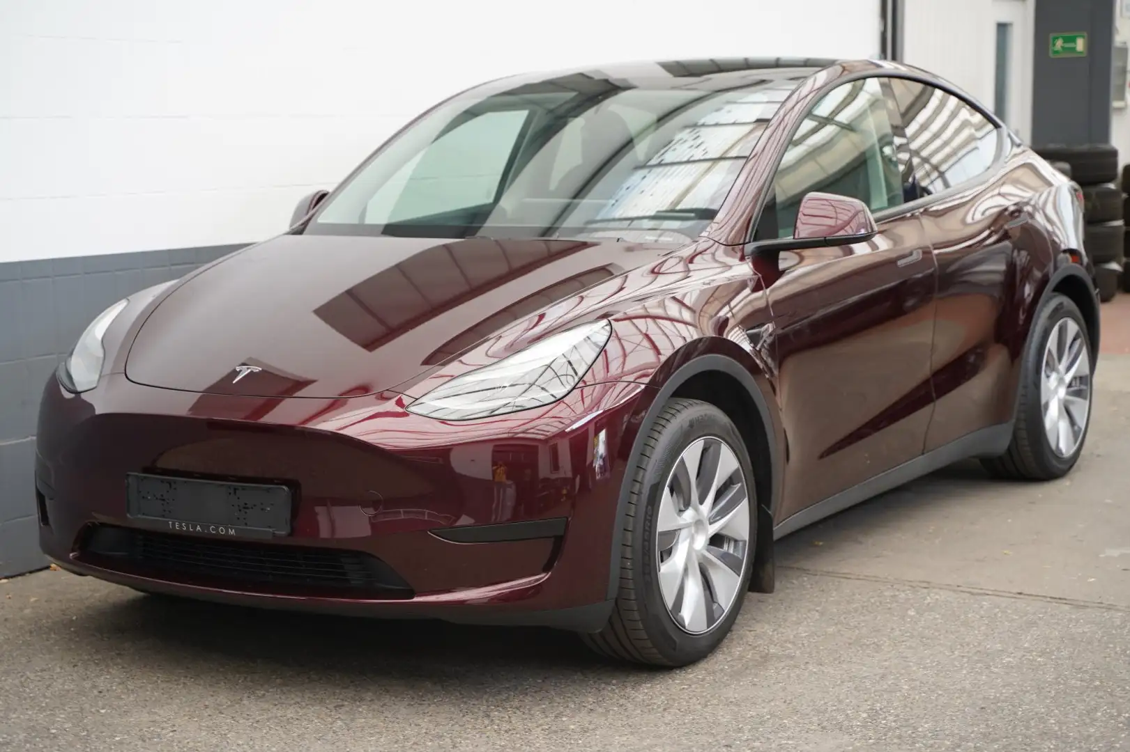 Tesla Model Y Long Range RWD *AHK*2.Screen*Yoke-Lenkrad* Rot - 2
