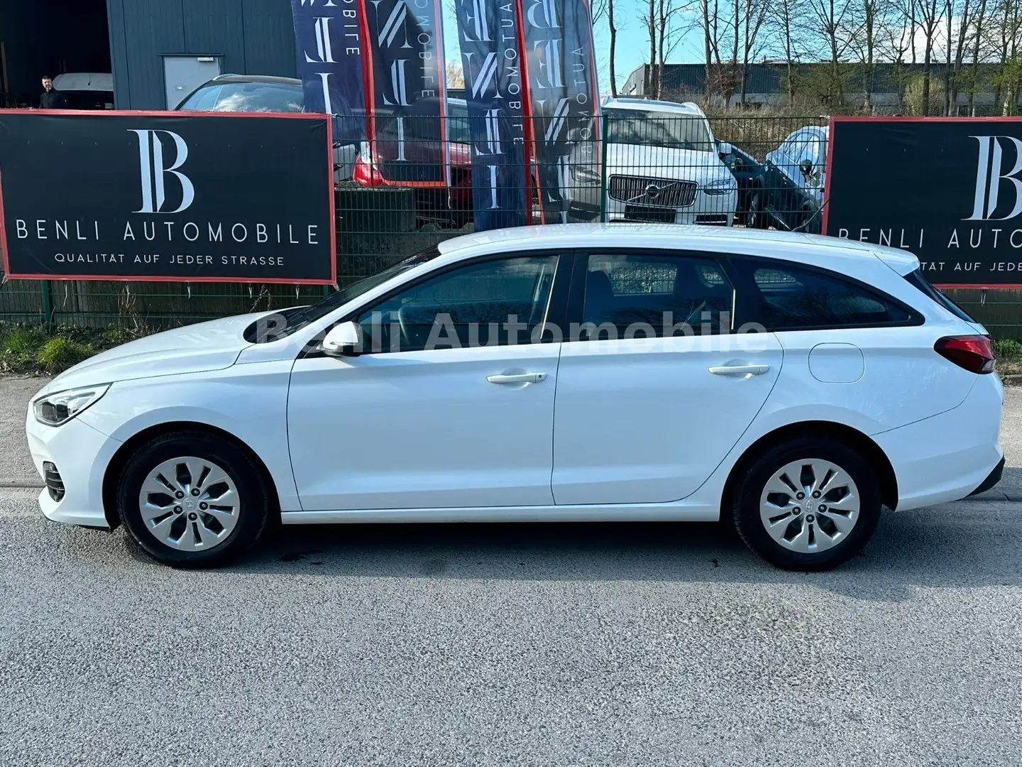 Hyundai i30 cw Select/KLIMA/LKA/START-STOP/TMP/SCHKHFT/ Weiß - 2
