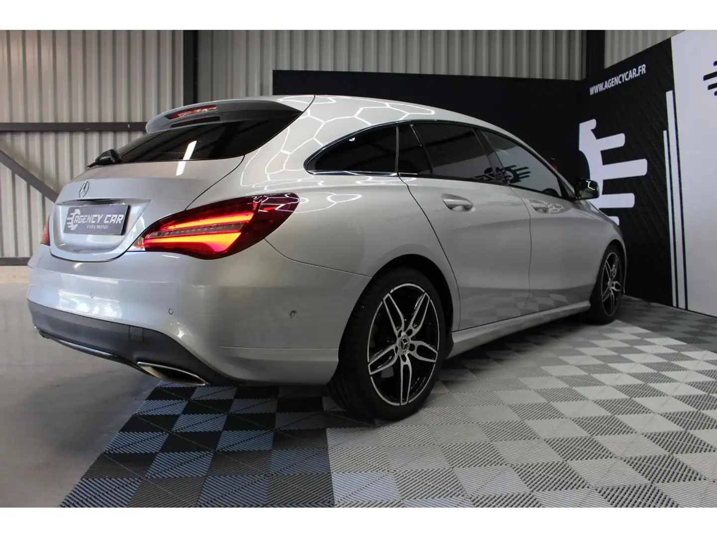 Mercedes-Benz CLA 200 Shooting Brake 200 Fascination SUIVI MERCEDES Grau - 2