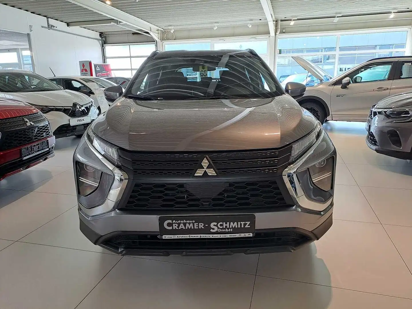 Mitsubishi Eclipse Cross Plug-In Hybrid 4WD Basis Grau - 2