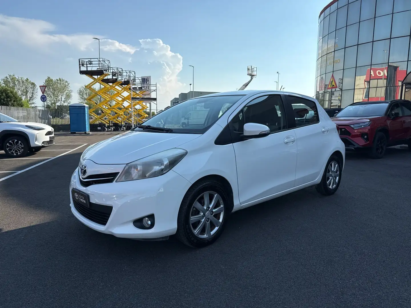 Toyota Yaris Yaris 1.0 5 porte Lounge Wit - 1