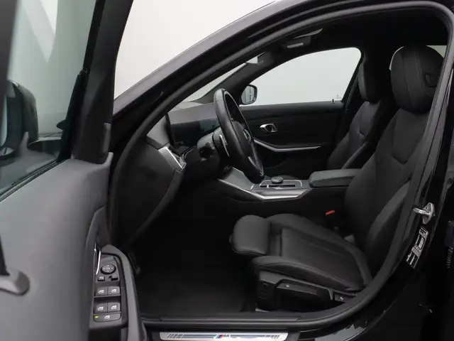 BMW 3 Series view 20