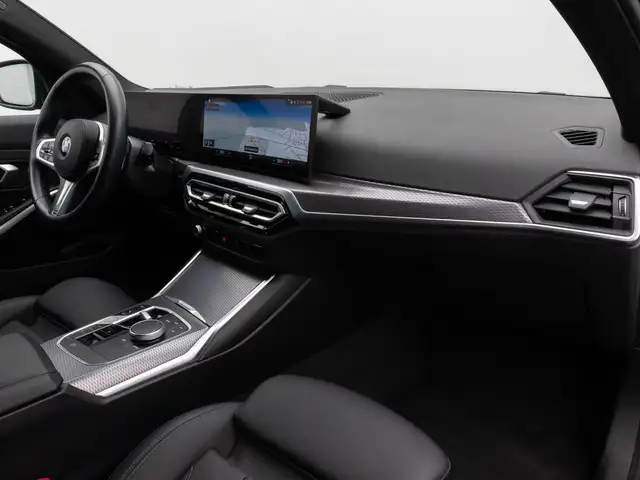 BMW 3 Series view 24