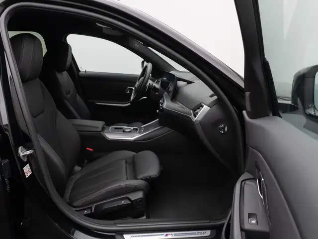 BMW 3 Series view 25