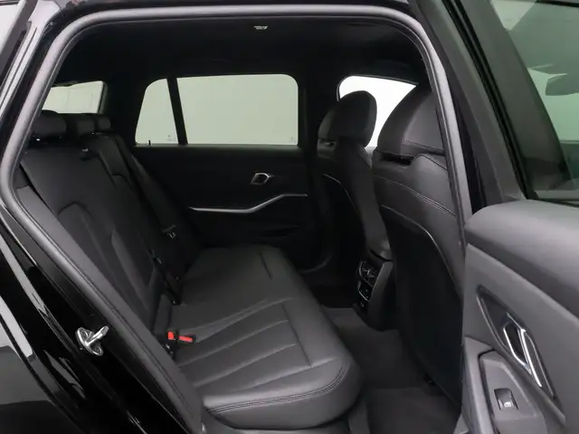 BMW 3 Series view 27