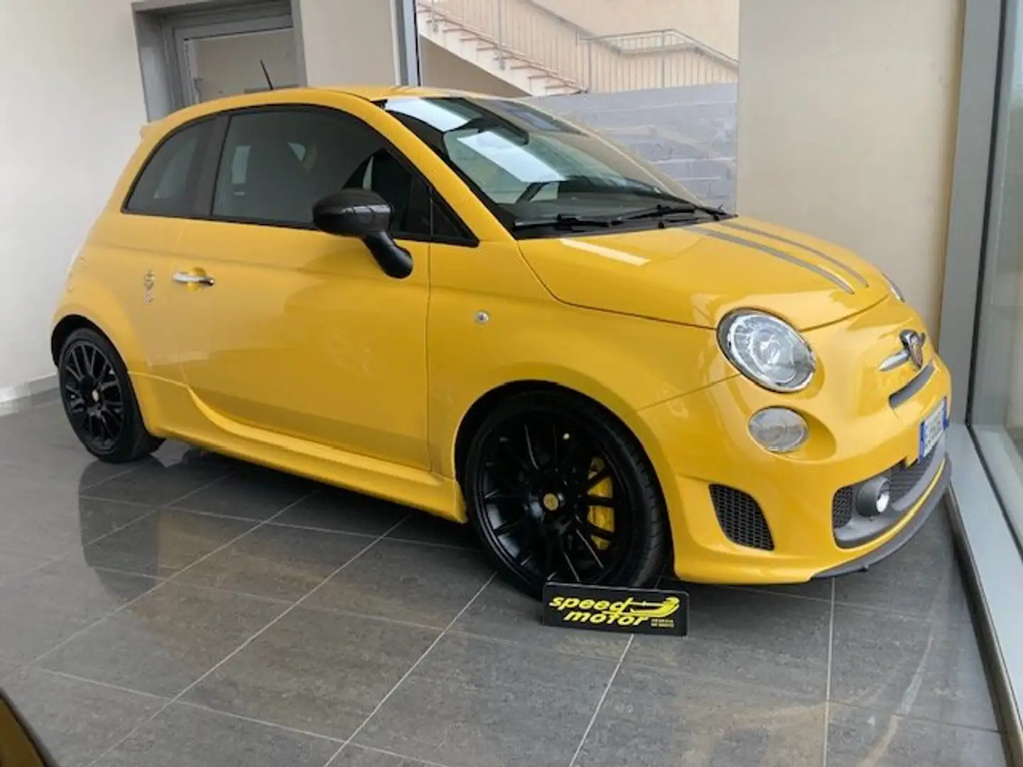 Abarth 695 Tributo Ferrari Giallo Modena UNICO PROPRIETARIO Желтый - 1