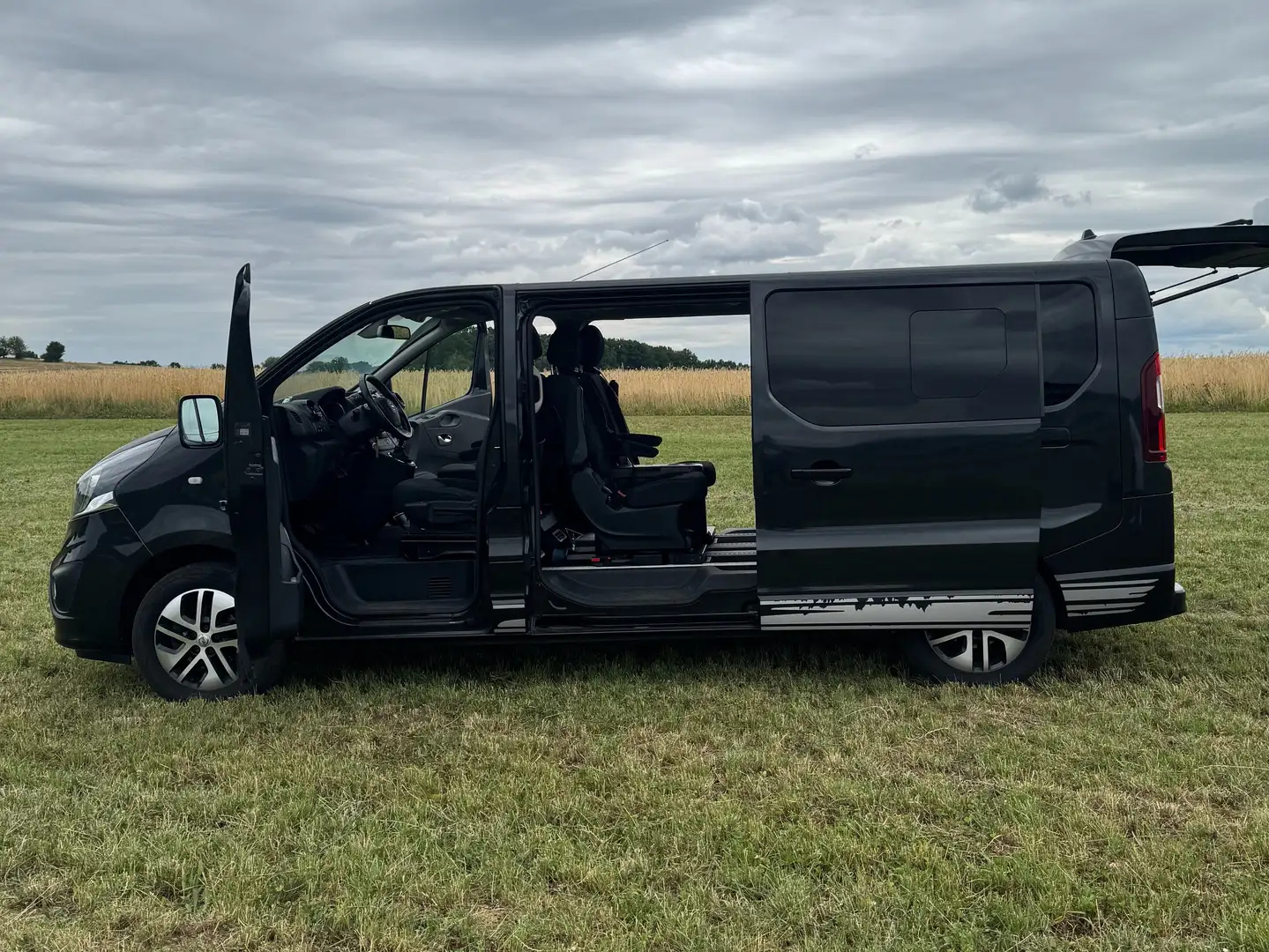 Opel Vivaro Vivaro 2.5 CDTI L2H1 Life Schwarz - 2