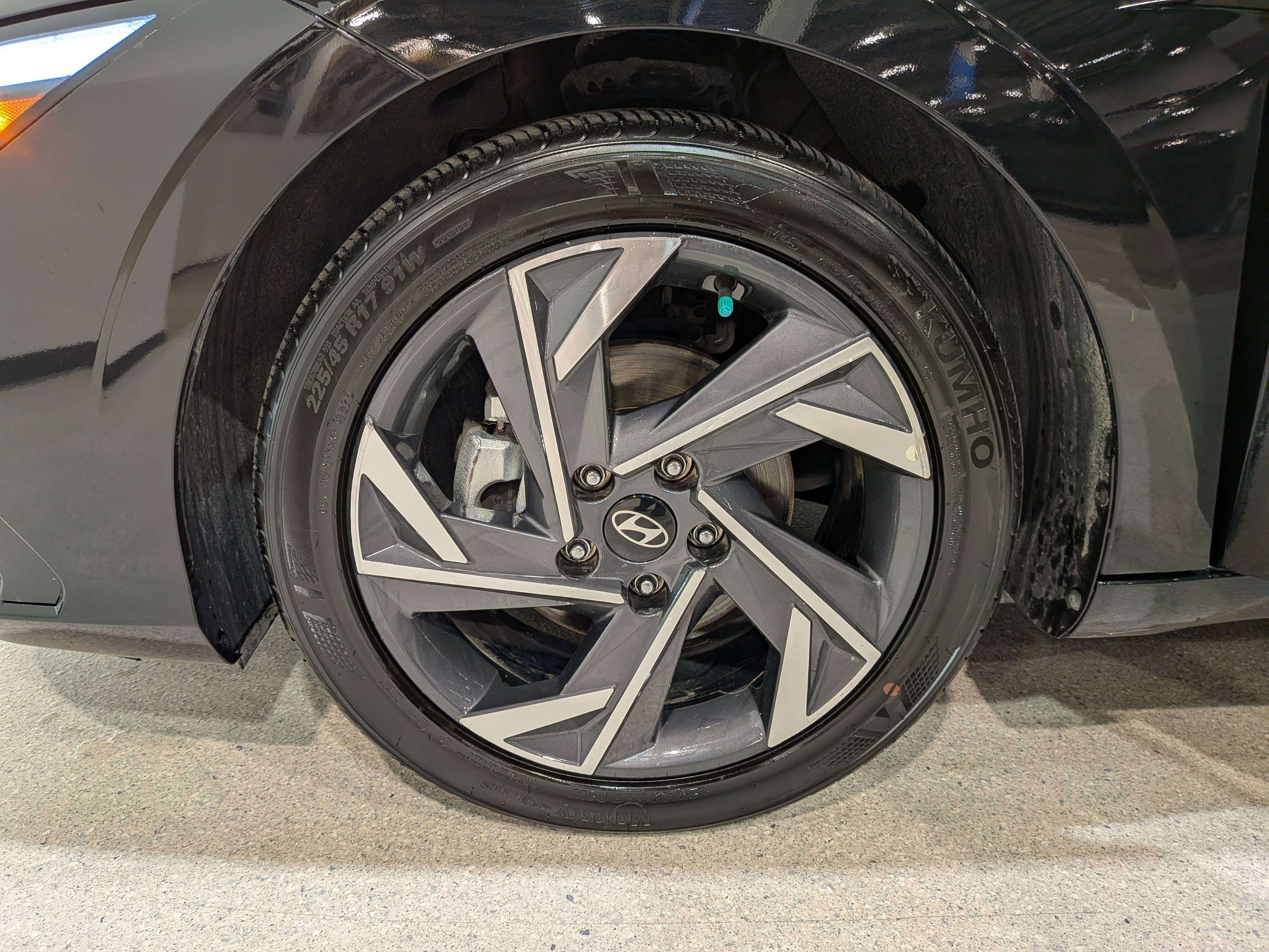 Hyundai Elantra 2025