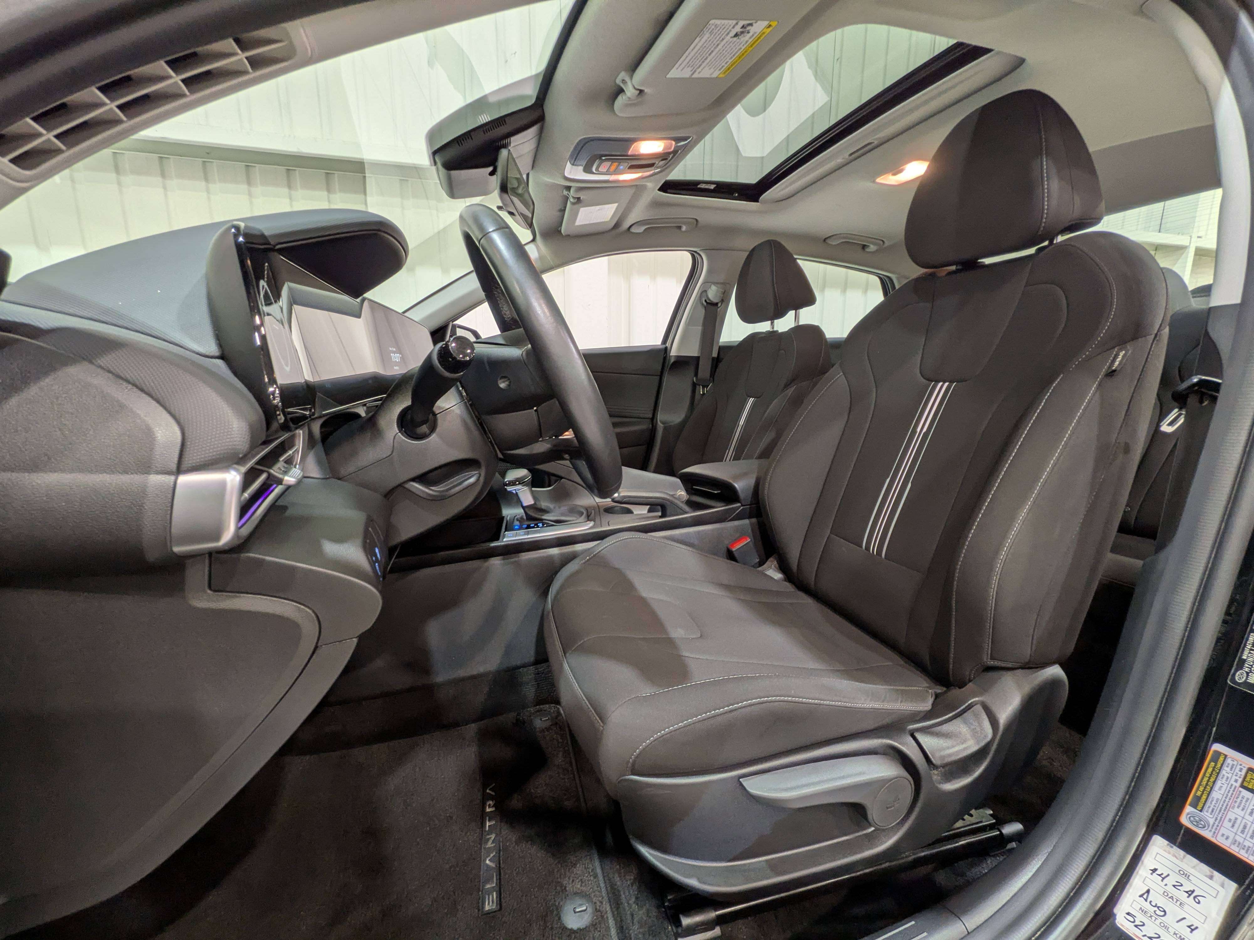 2025 Hyundai Elantra Preferred, Carplay, Volant chauffant, Navigation — снимка 1