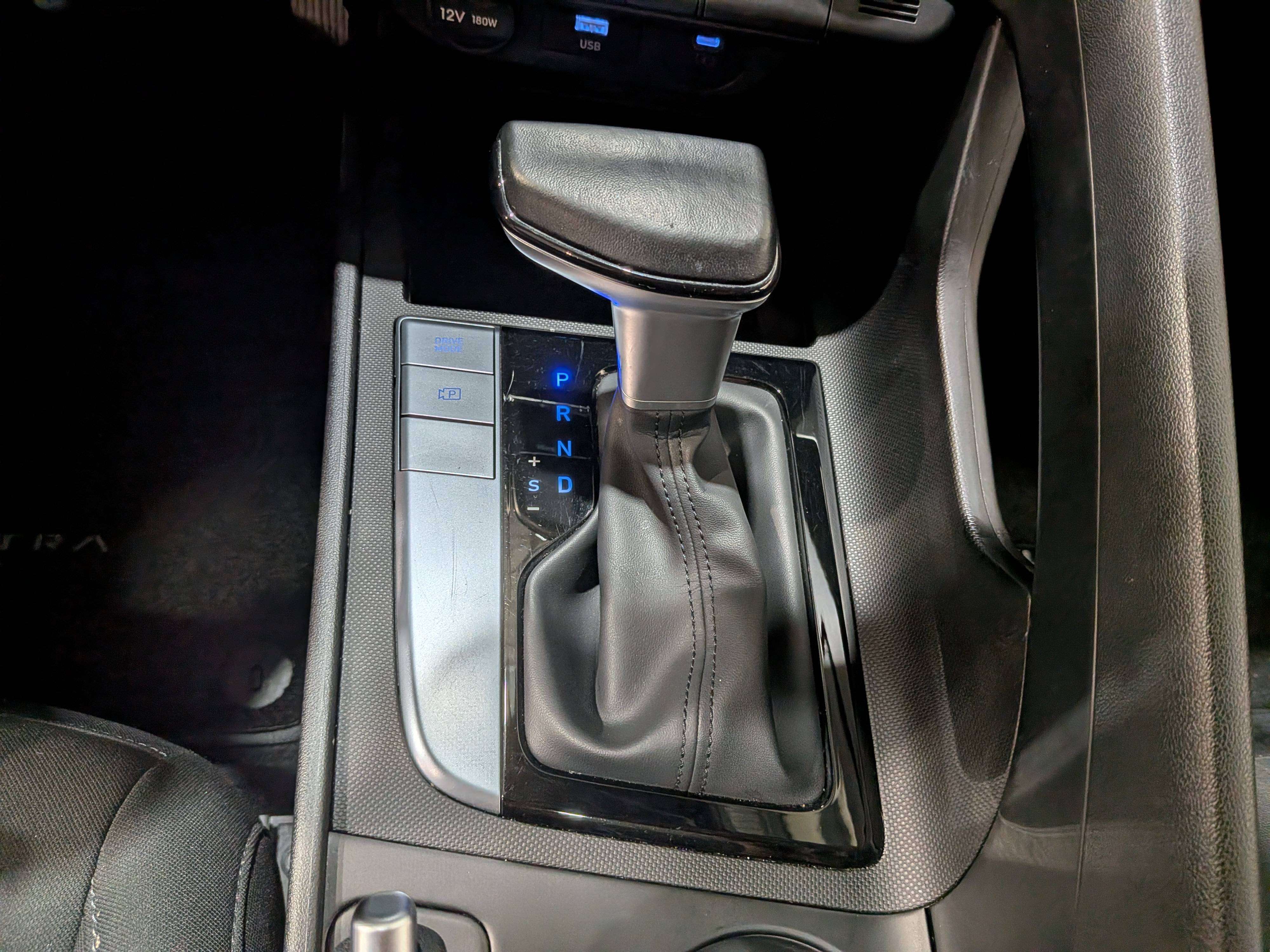 Hyundai Elantra 2025