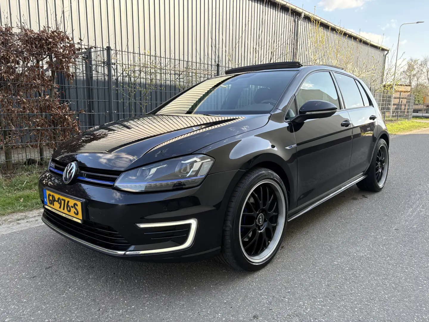Volkswagen Golf GTE 1.4 TSI / AUTOMAAT / PANORAMADAK / NAVI Fekete - 1