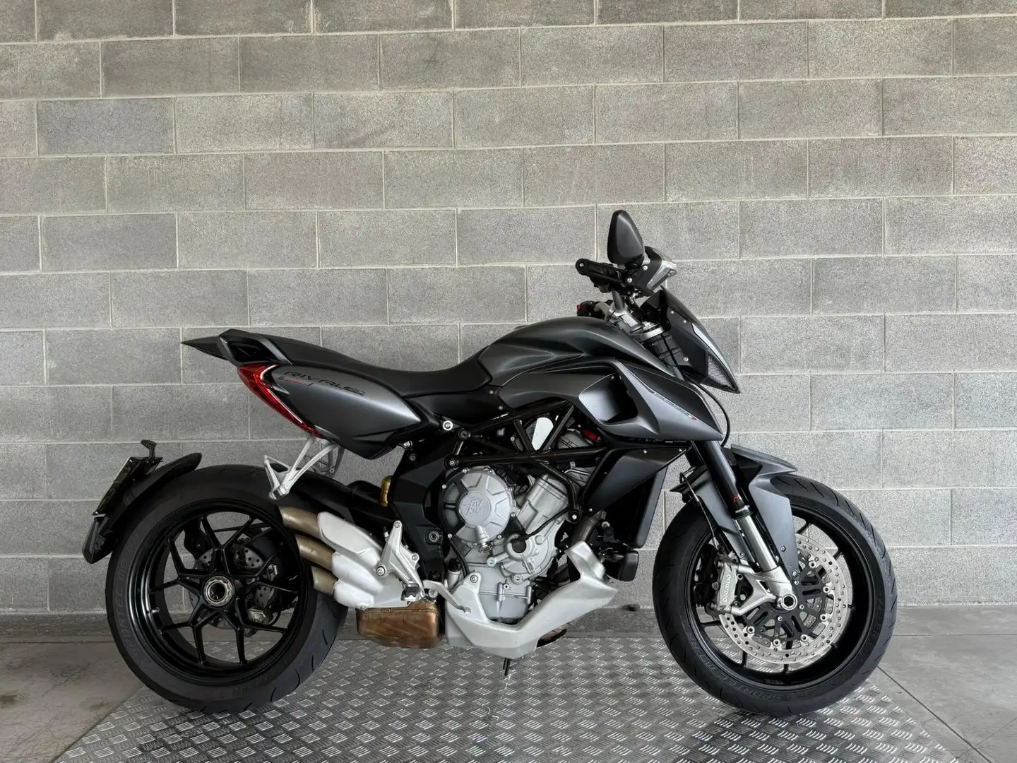 MV Agusta Rivale 800 CAMPAGNA PROVA RISCATTA O RENDI. Gris - 1