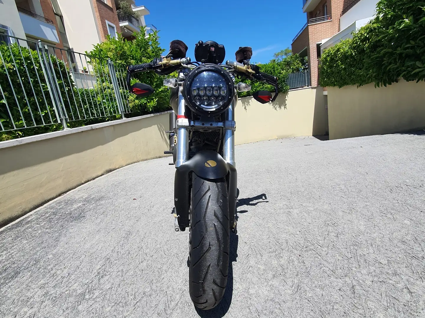 Ducati Monster 600 dark crna - 1