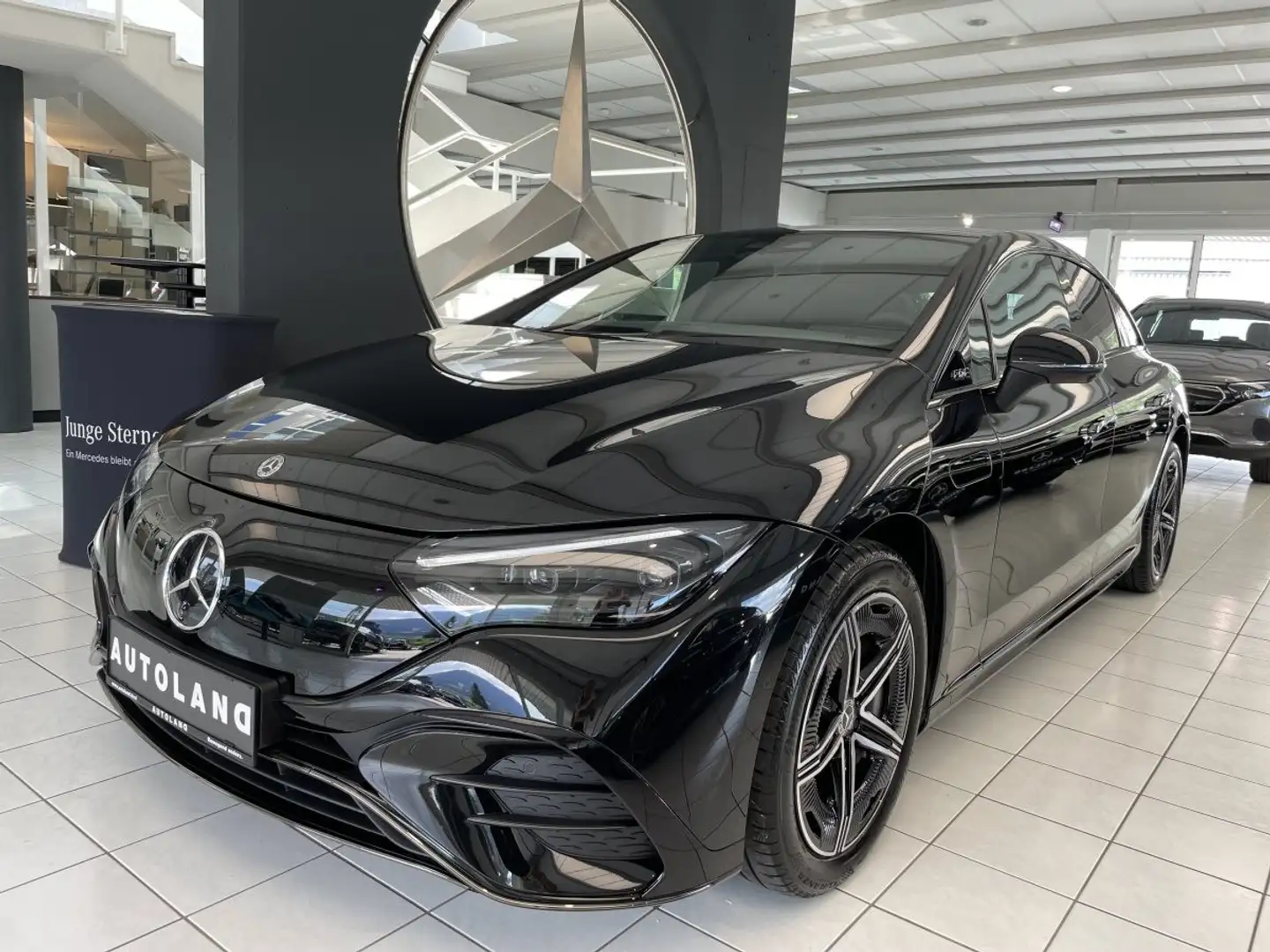 Mercedes-Benz EQE 350 + AMG LINE 654KM Reichweite Schwarz - 2