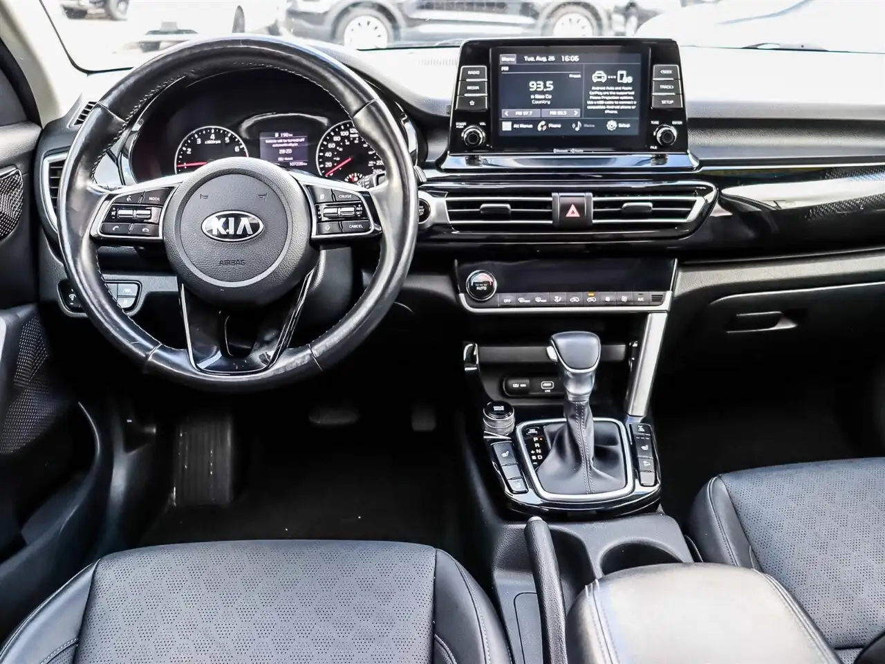 Kia Seltos снимка Kia Seltos