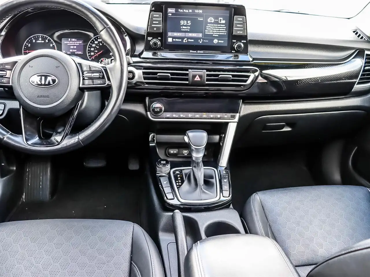 Kia Seltos снимка Kia Seltos