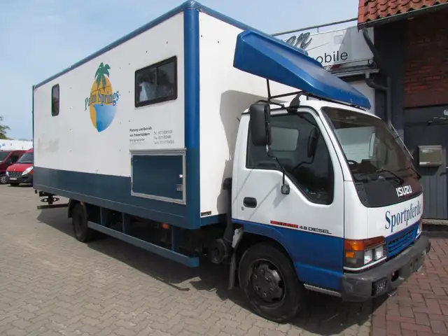 Isuzu Sport Pferde Transporter