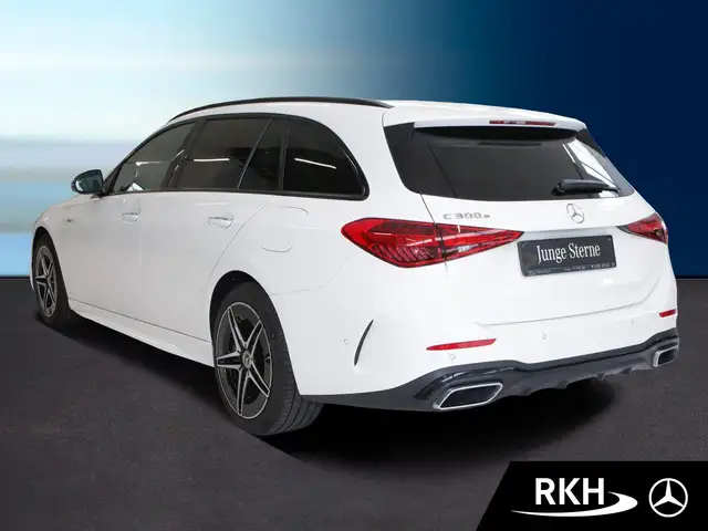 Mercedes-Benz C-Class view 4