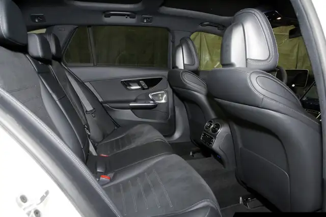 Mercedes-Benz C-Class view 9