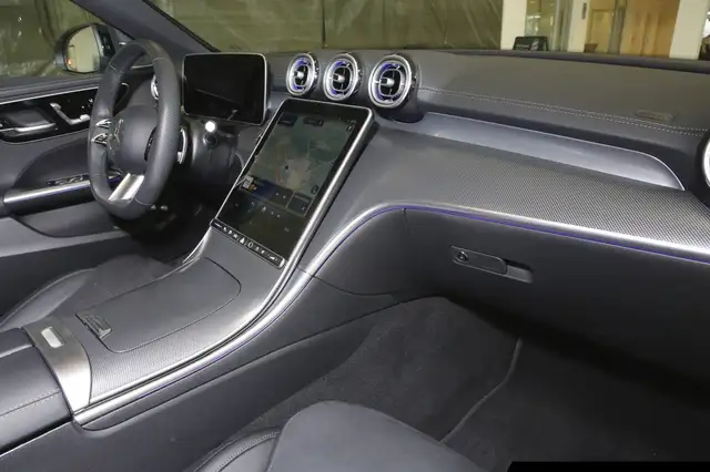 Mercedes-Benz C-Class view 7