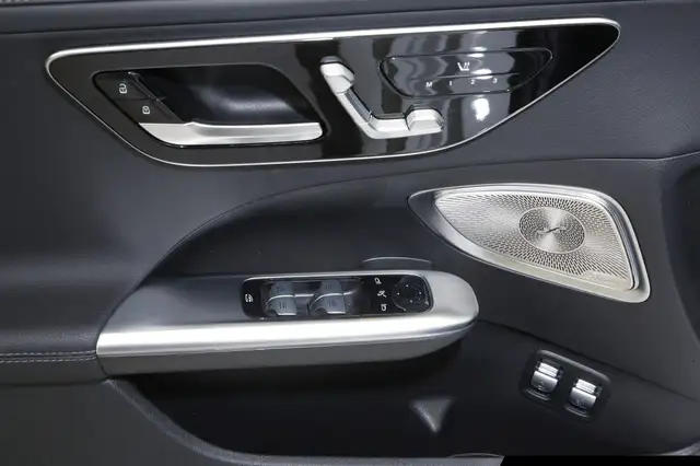 Mercedes-Benz C-Class view 14