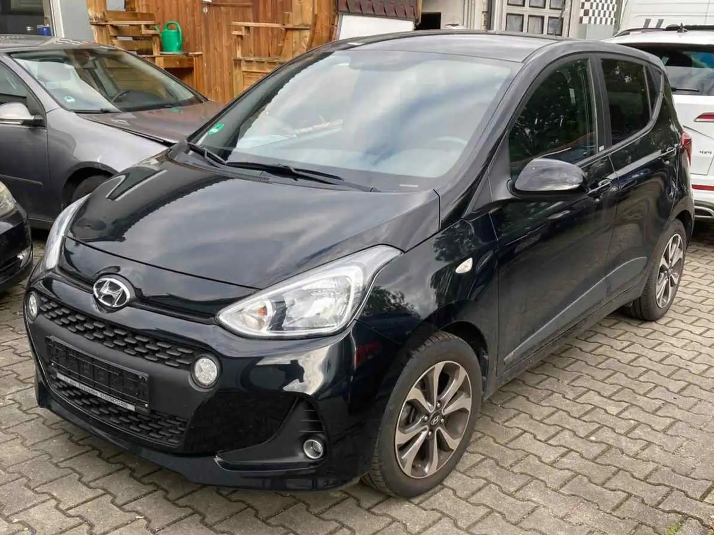 Hyundai i10 Passion Schwarz - 1