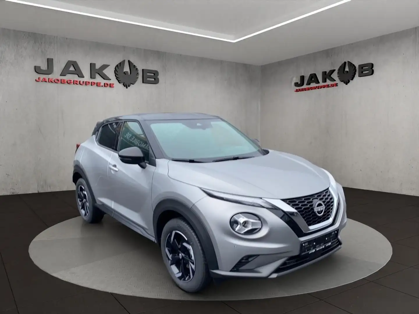 Nissan Juke N-Connecta 1.0 DIG-T DCT 84 kW (114 PS), Autom.... Silber - 2
