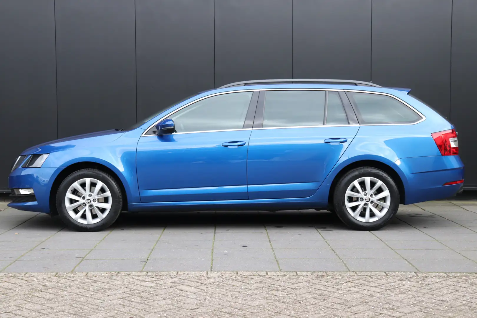 Skoda Octavia Combi 1.6 TDI Greentech Ambition Business | STOELV Blauw - 2