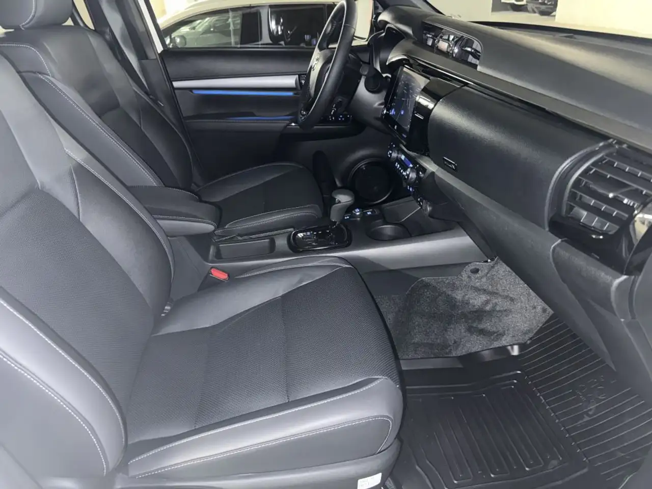 Toyota Hilux 2.8 Mild-Hybrid Double Cab Invincible 360°,sofort 8
