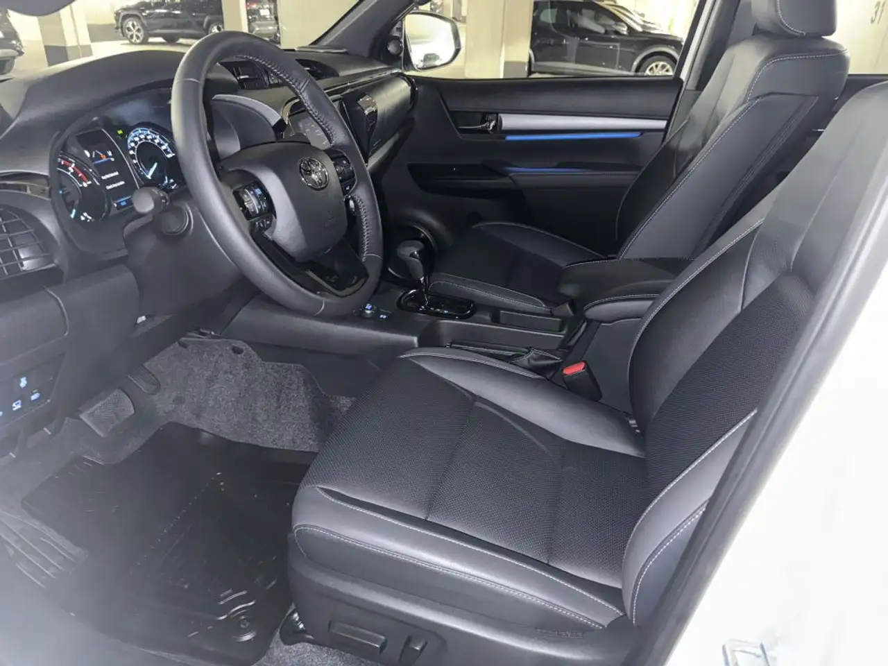 Toyota Hilux 2.8 Mild-Hybrid Double Cab Invincible 360°,sofort 7