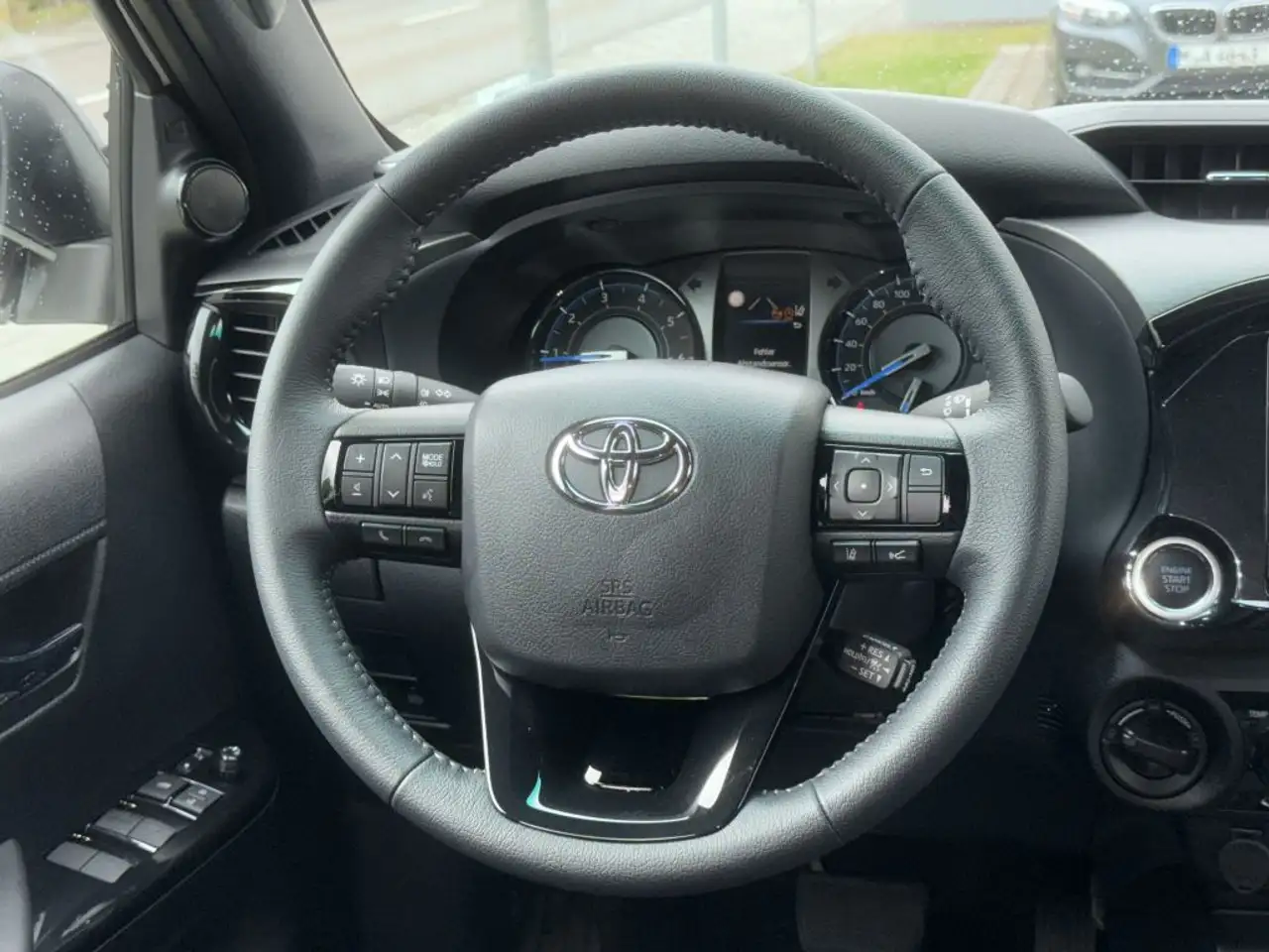 Toyota Hilux 2.8 Mild-Hybrid Double Cab Invincible 360°,sofort 12