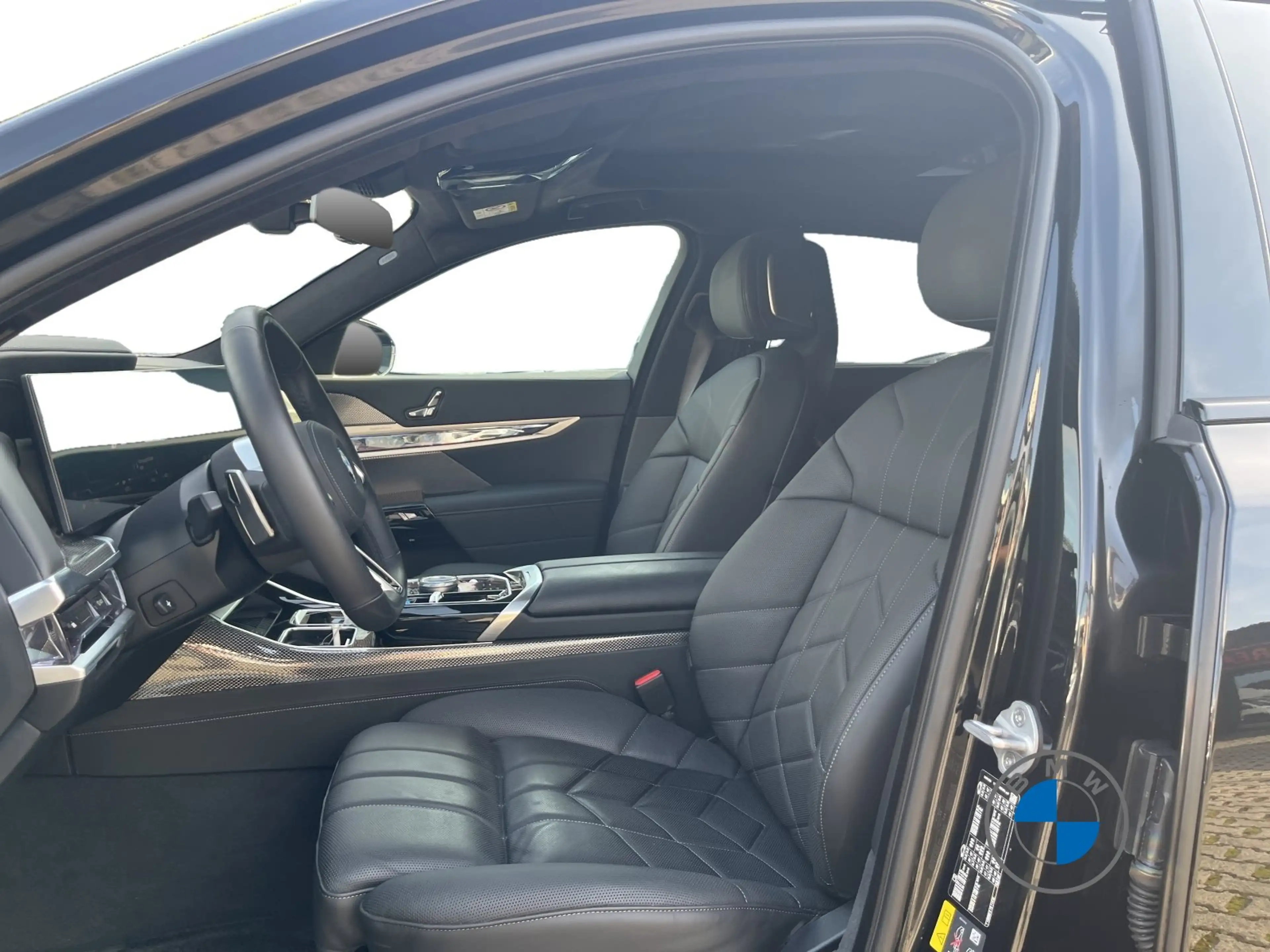 BMW i7 60 xDrive  M Sport Pro 21" Fond TV Pano Sky — photo 10