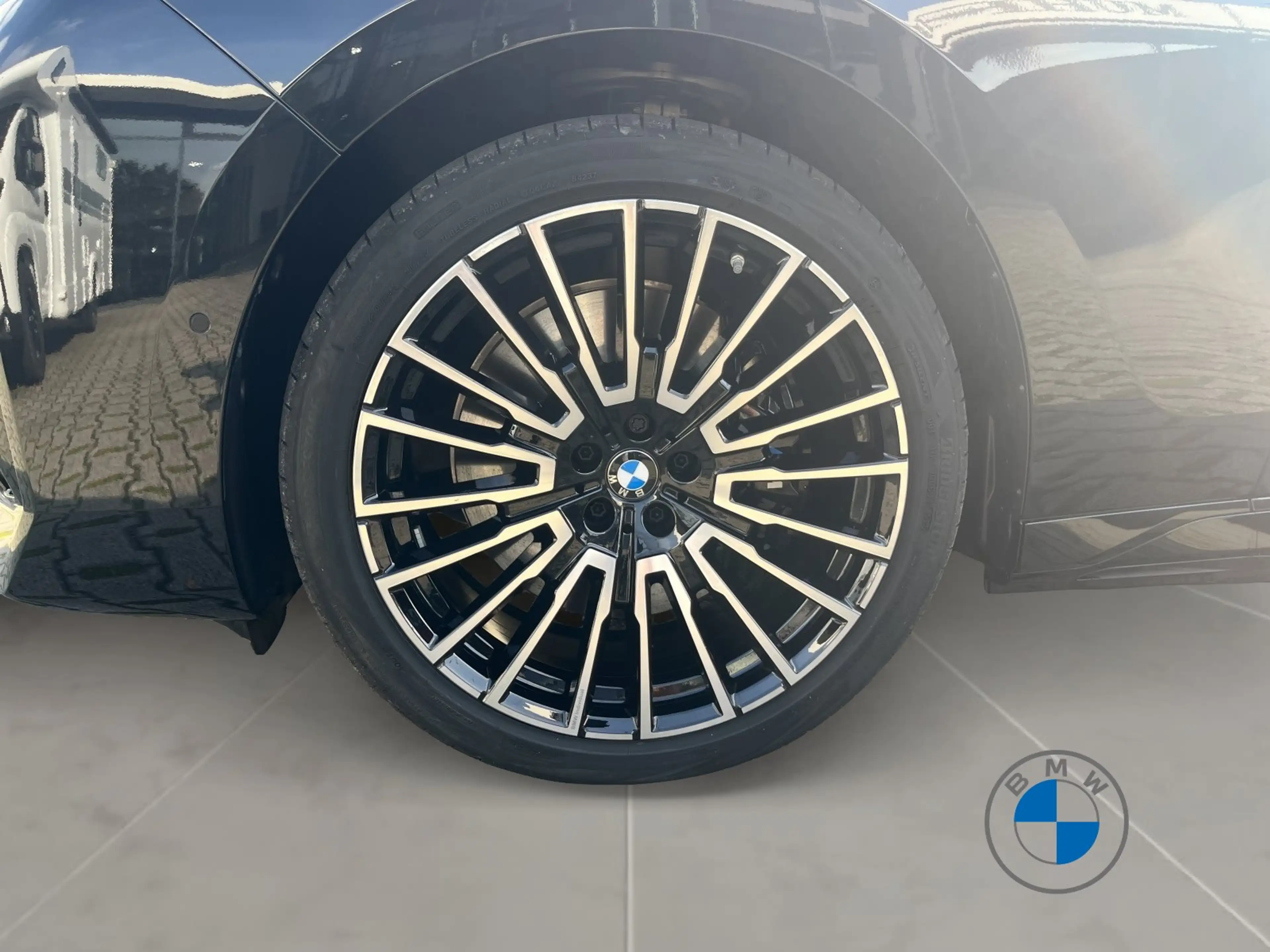 BMW i7 60 xDrive  M Sport Pro 21" Fond TV Pano Sky — photo 8