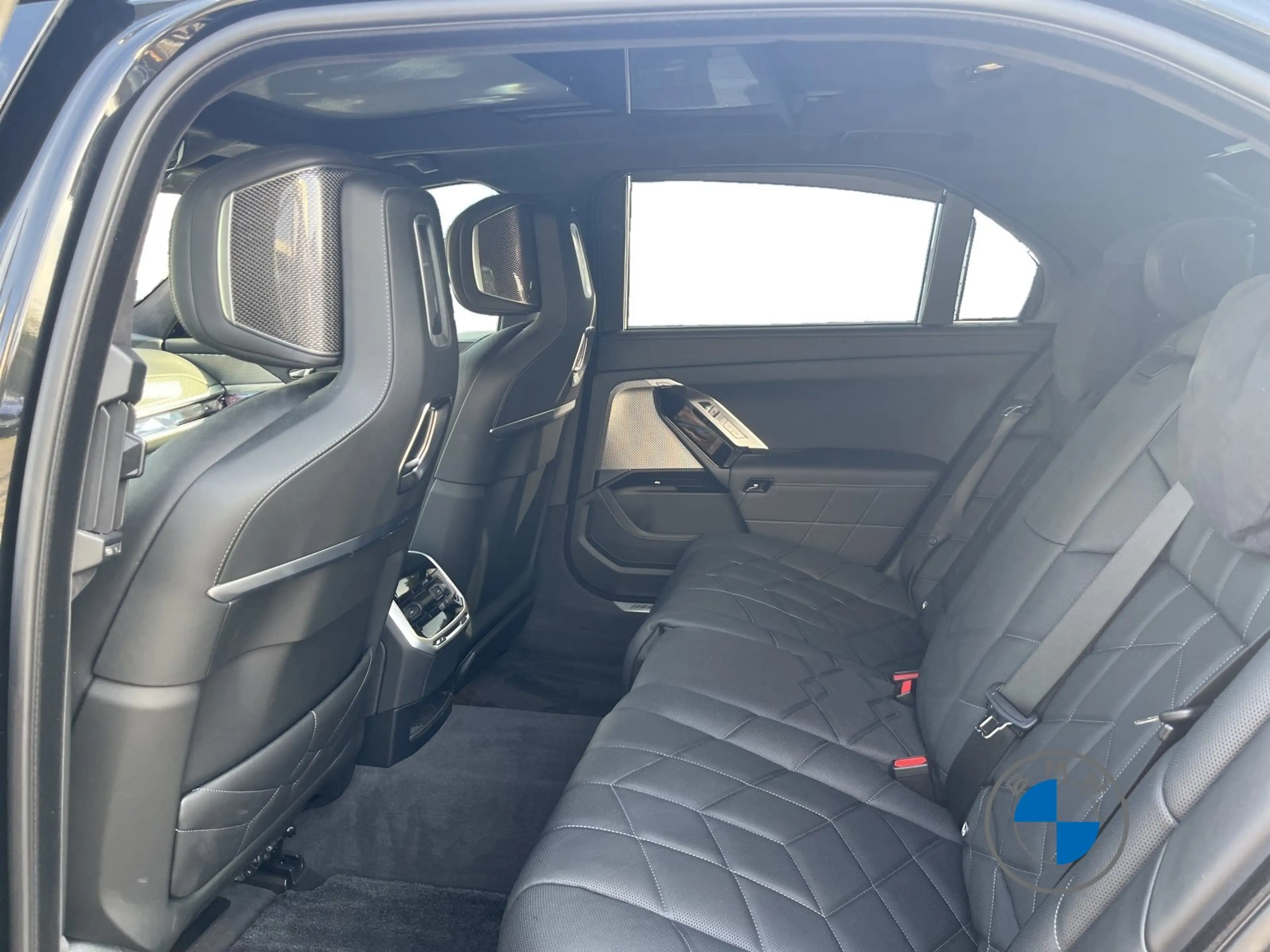 BMW i7 60 xDrive  M Sport Pro 21" Fond TV Pano Sky — photo 15