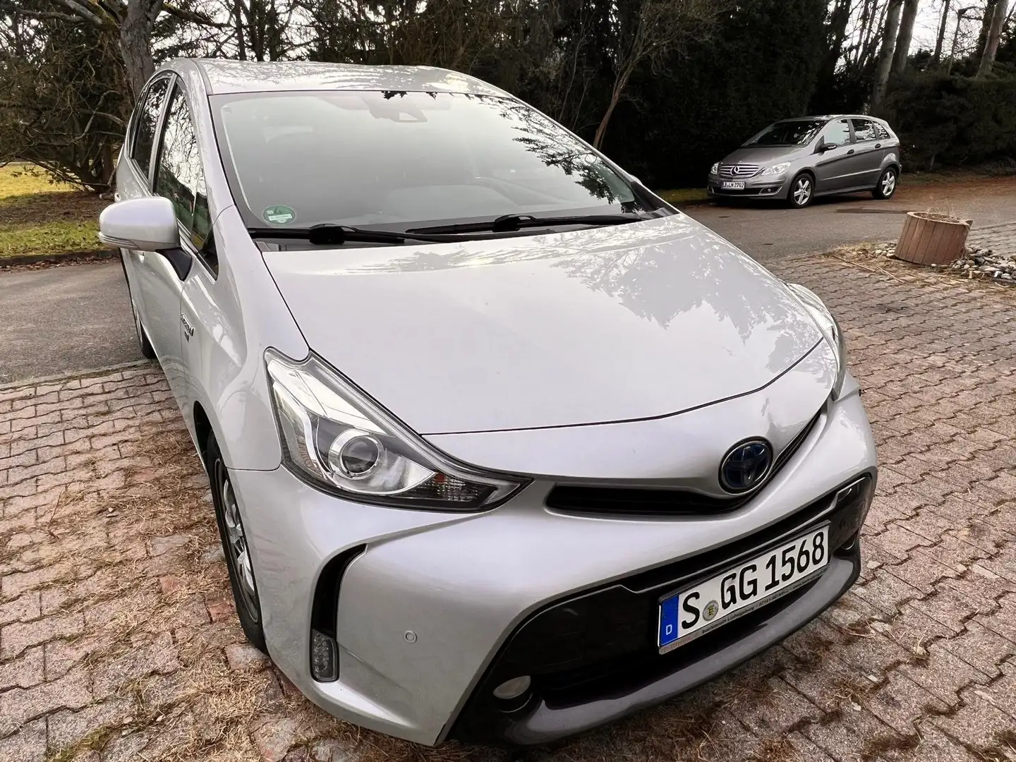 Toyota Prius Prius+ Prius+ (Hybrid) Comfort Stříbrná - 1