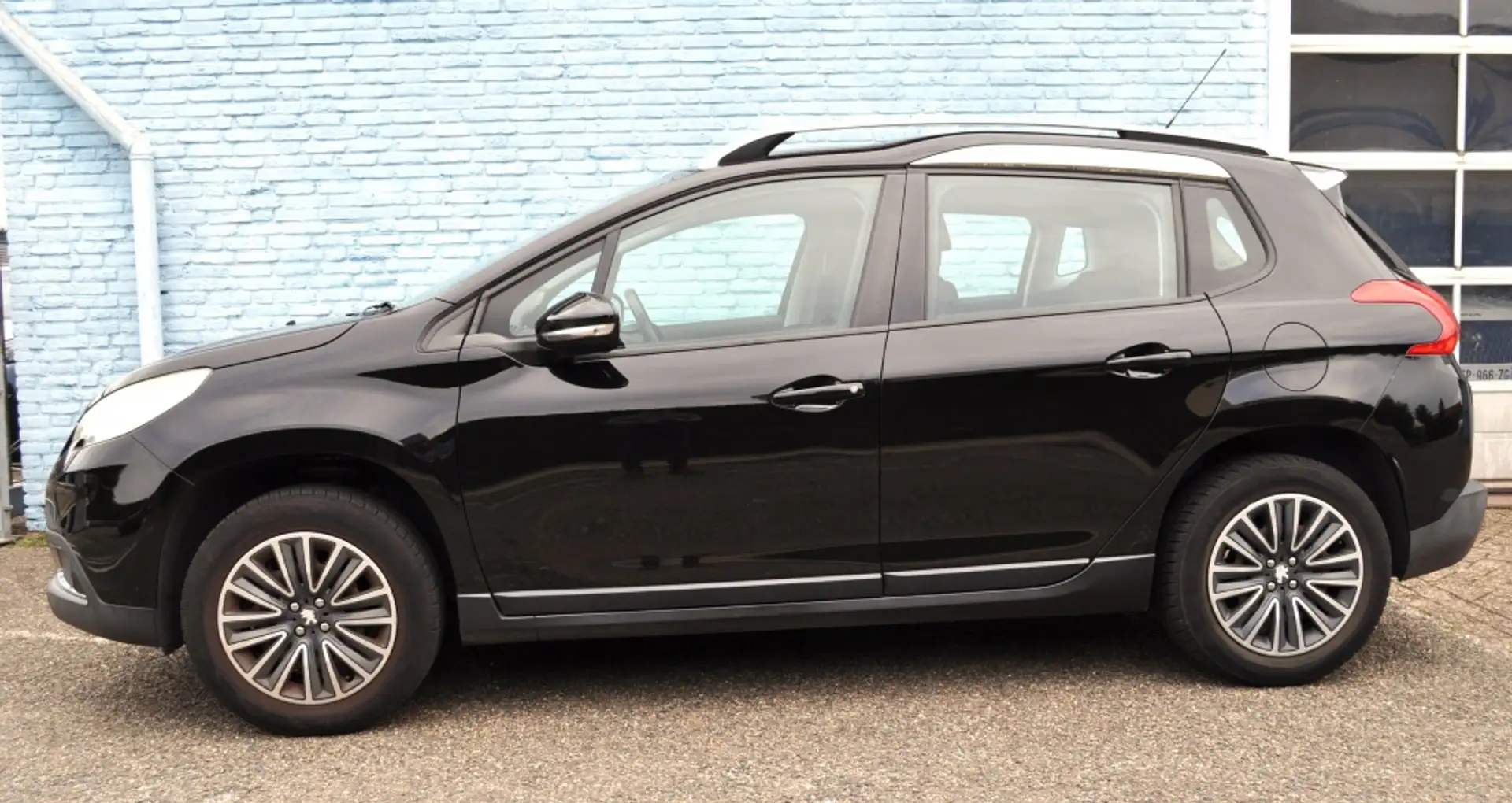 Peugeot 2008 1.2 Active trh A/c Zwart - 2